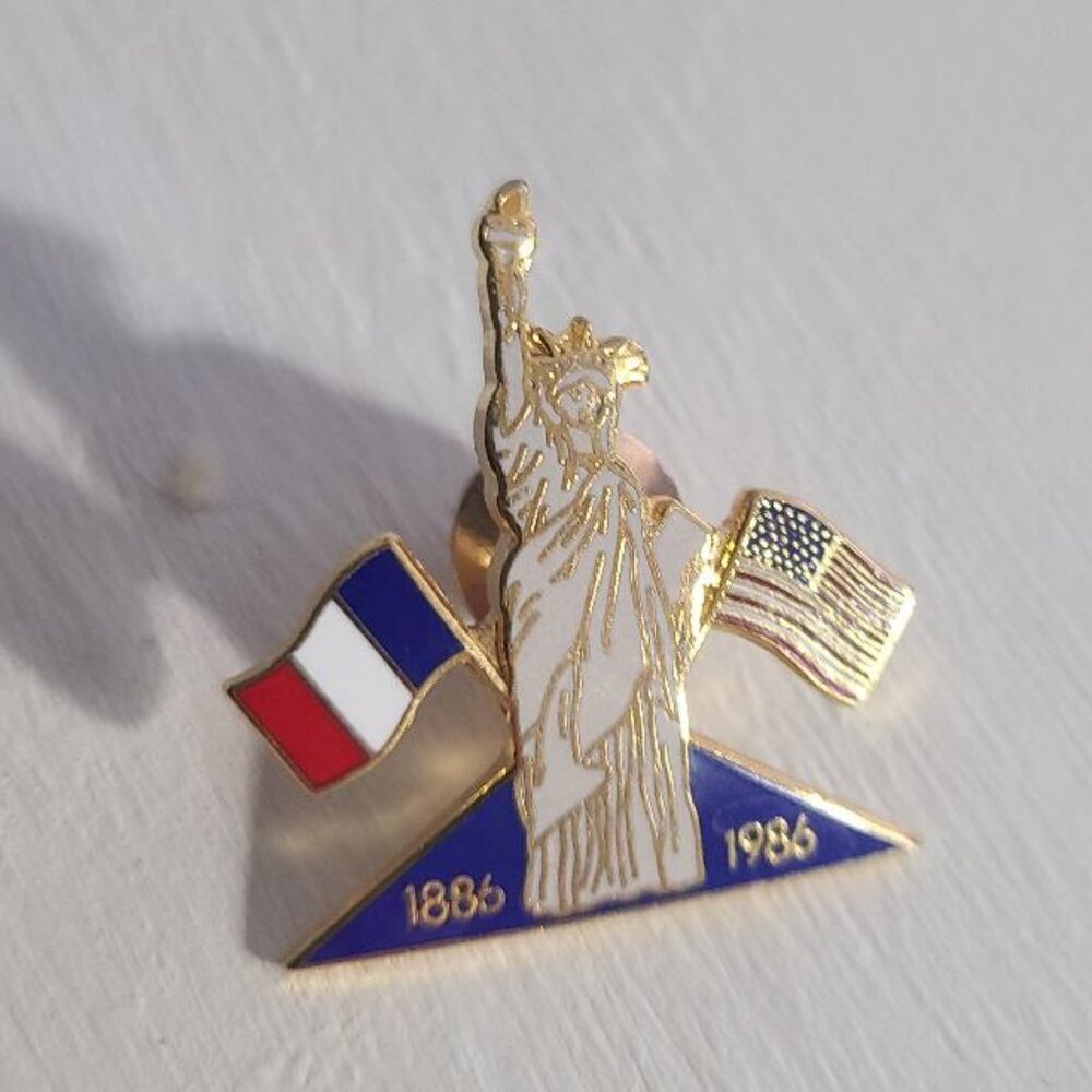 Statue Of Liberty 1986 Vintage Anniversary Lapel Pin - Picture 2 of 4